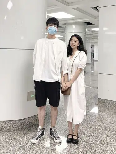 情侣穿搭178158简约清爽黑白色绝绝子