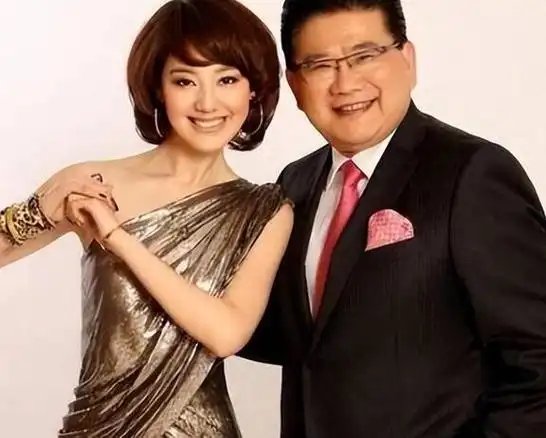 李咏一手捧红的女主持人,却绯闻缠身,如今40岁依旧孤身一人!