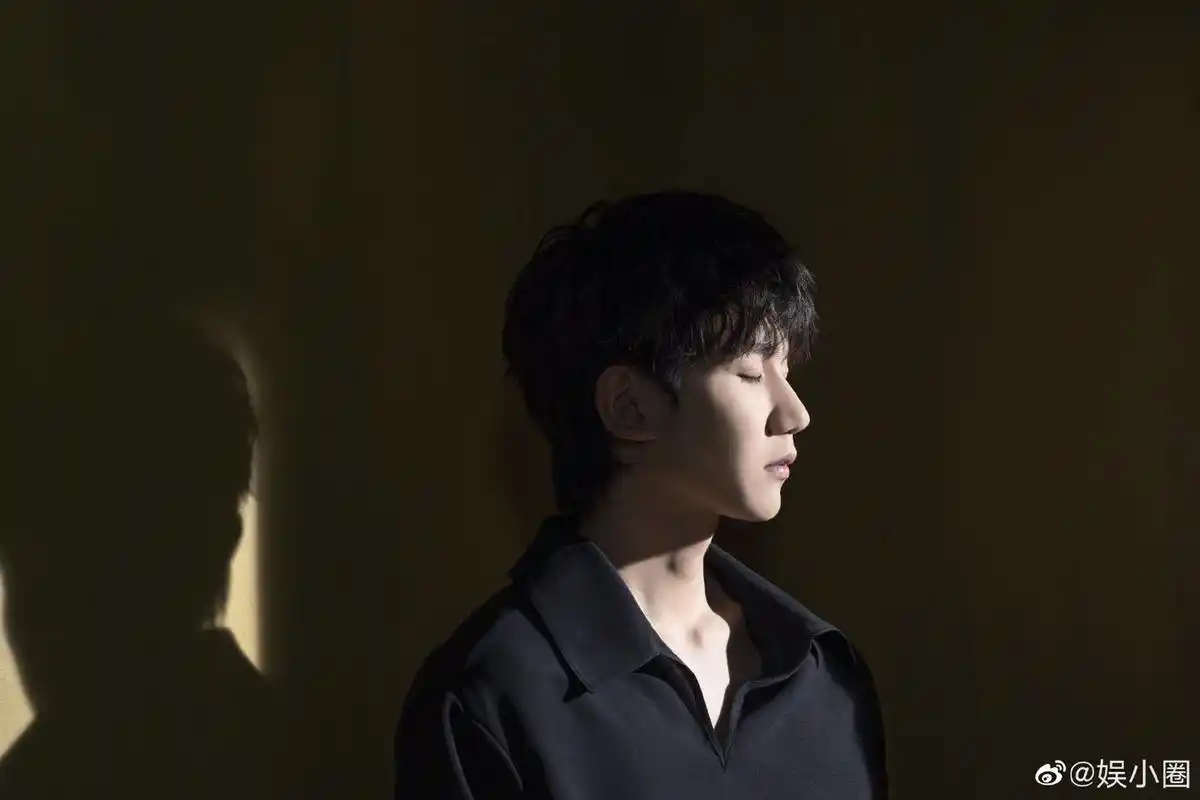 [王源][新闻]190822 王源的完美侧颜集锦 我等凡人望尘莫及--爱豆app