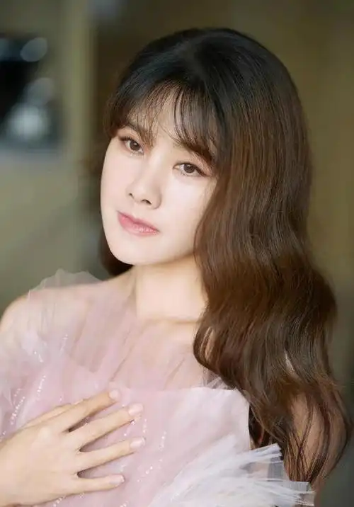 何琳个人资料和图片(照顾婆婆5年没拍戏)(2)