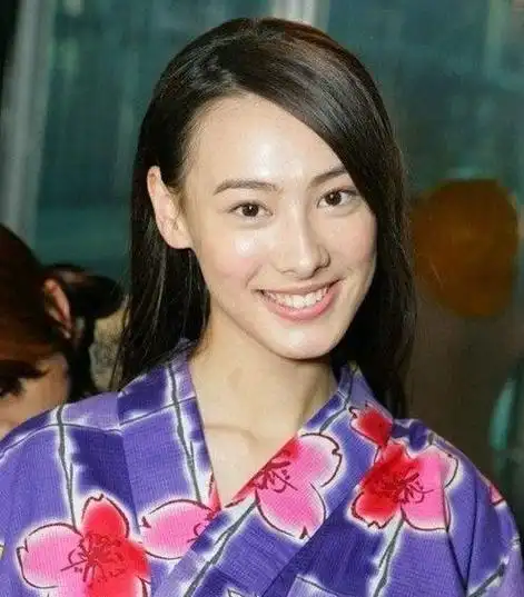 就连谢霆锋都站出来说:"做人,要饮水思源!