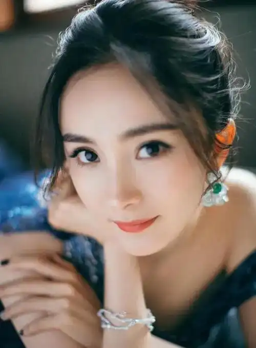 杨幂2021智族gqmoty年度人物盛典网友状态属实自然