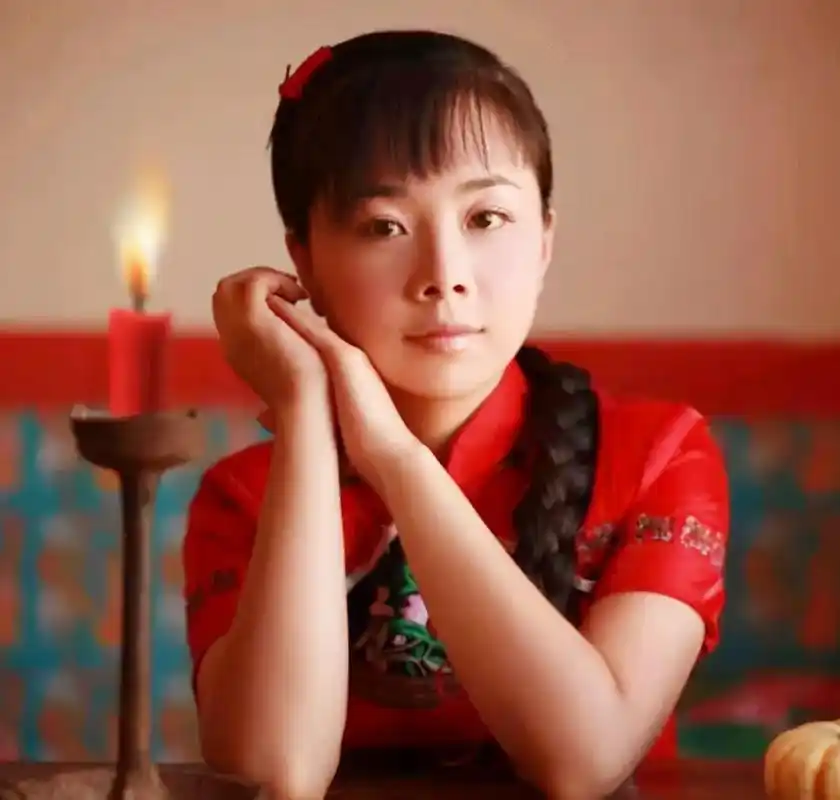 从农村走进星光大道登上央视舞台如今王二妮回归农村值得吗