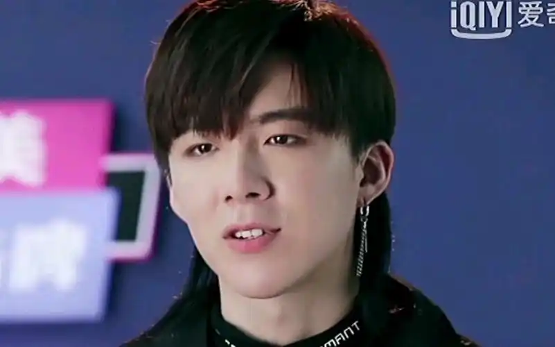 刘宇宁刚出道时脸肉嘟嘟的,还很羞涩7215最后的粉丝福利好可爱