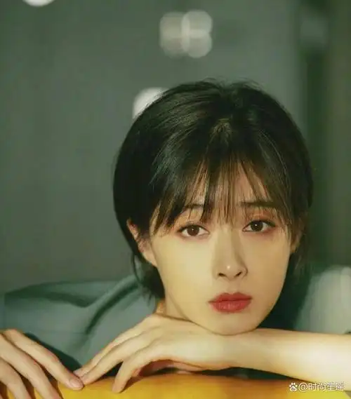 蒋欣带火了一种短发叫"齐唇发",特别适合微胖女人,洋气又减龄