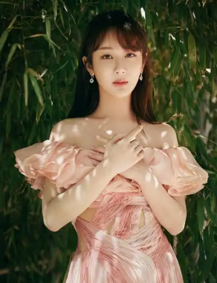 杨紫拼命减肥瘦成巴掌脸看到新剧男主网友换我也有压力