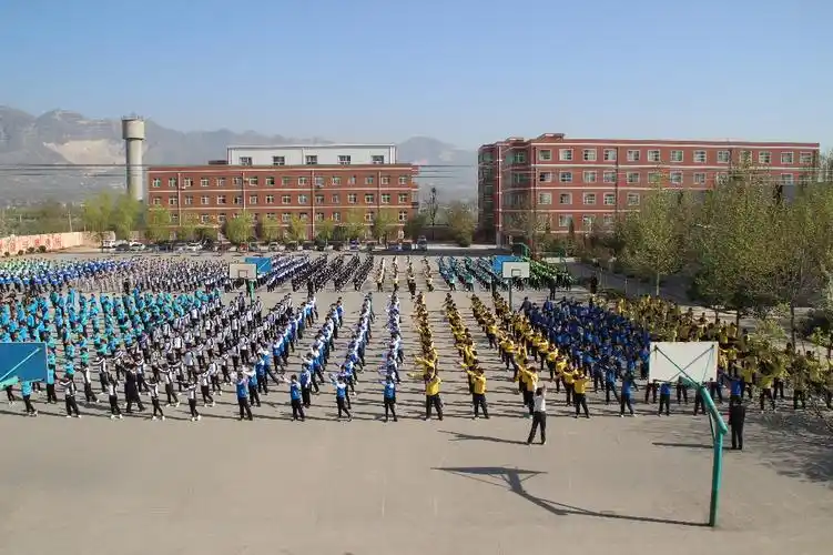 我校成功举行队列队形广播操比赛_富平县曹村高级中学