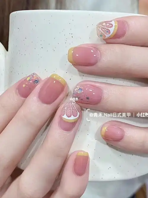 清爽夏季柠檬汁法式美甲