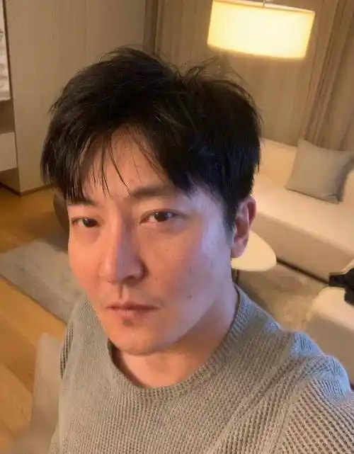 包贝尔郭京飞在线互怼,郭京飞不敌求助粉丝,包贝尔直言赢得无聊_回应