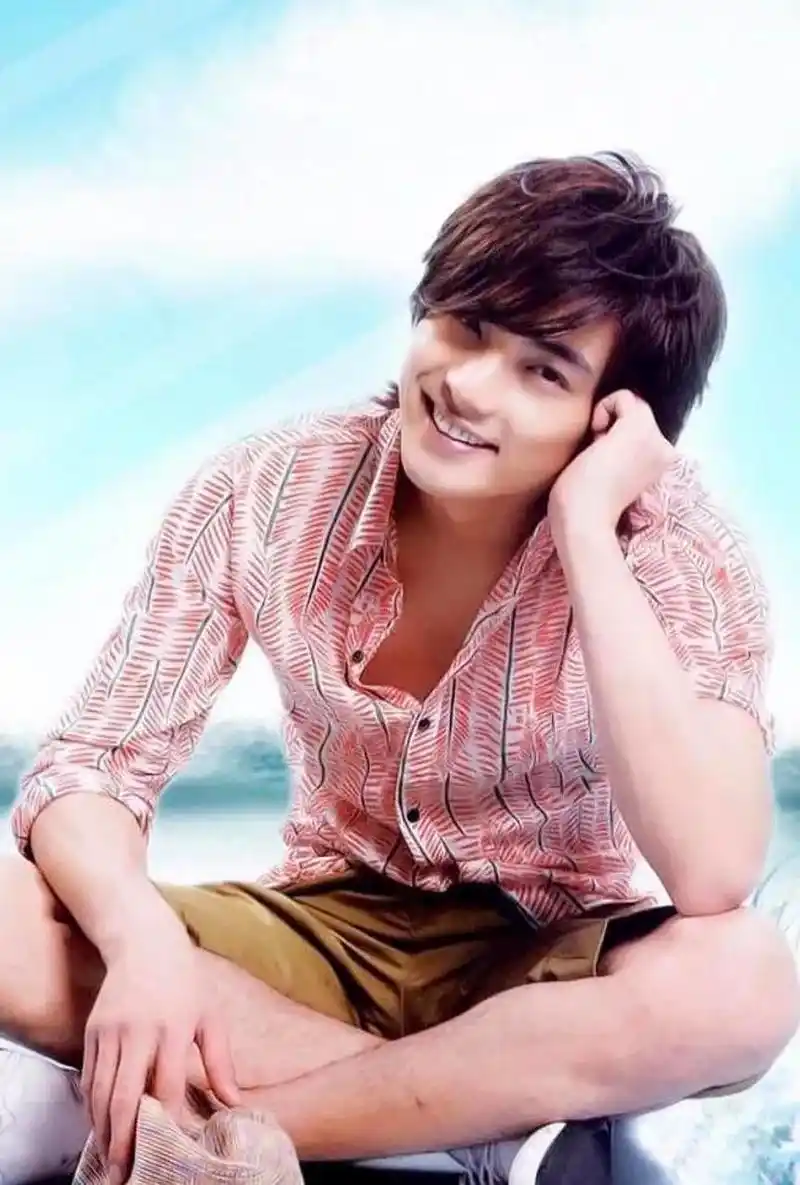 贺军翔宣布当爸喜讯并晒出妻子正面照  大家还记得贺军翔吗?