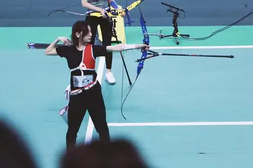 终于到她上场了,求赵粤出书:如何不经意地散发魅力 gif 射箭时高冷