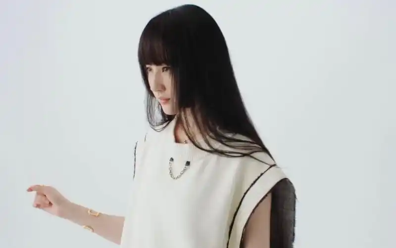 "神仙姐姐"刘亦菲最新齐刘海公主切造型