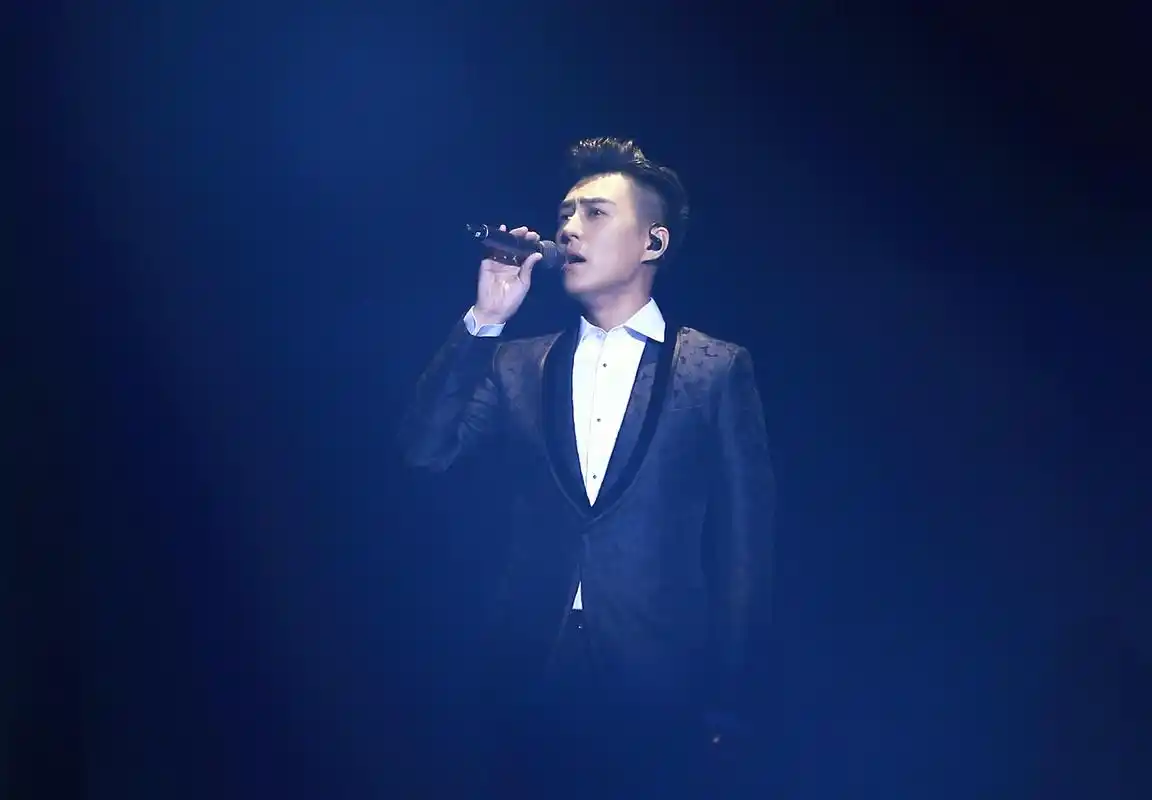 除了唱歌演戏,靳东还有很多隐藏的才艺!