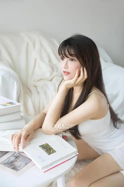 个人写真摄影少女风居家室内纯欲风少女写真深圳约拍