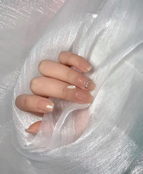 链条钻美甲奶昔色美甲简约百搭