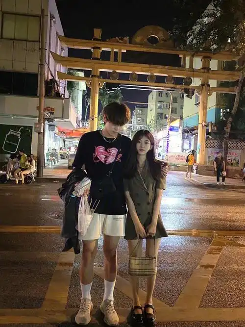 19177165情侣合照