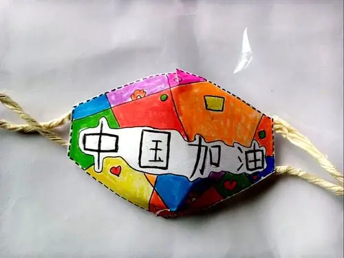 抗疫手工作品,拥抱活力春天 —兴文职校学生指尖传温暖