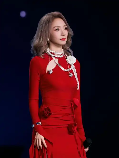 舞台女王孟美岐录制腾讯视频 综艺《百分百歌手对战季》 孟美岐的solo