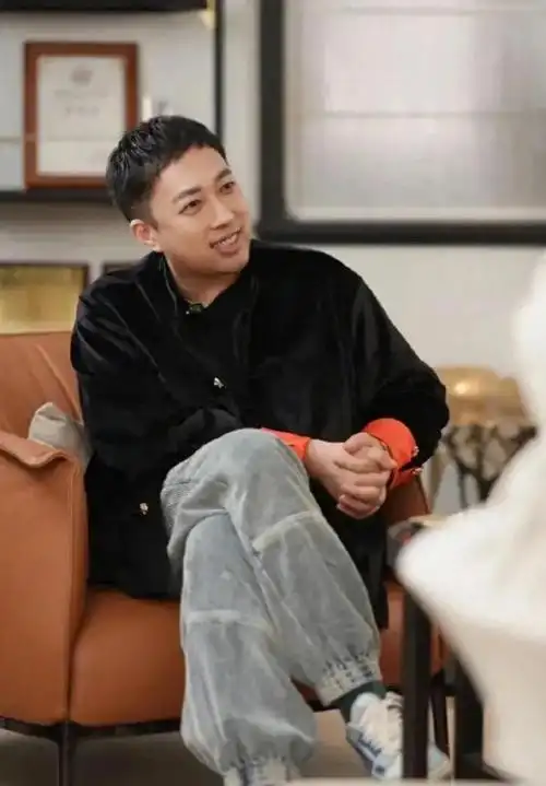 公司人真的好多哇!目前看排位一哥就是许凯,一姐是白鹿了.