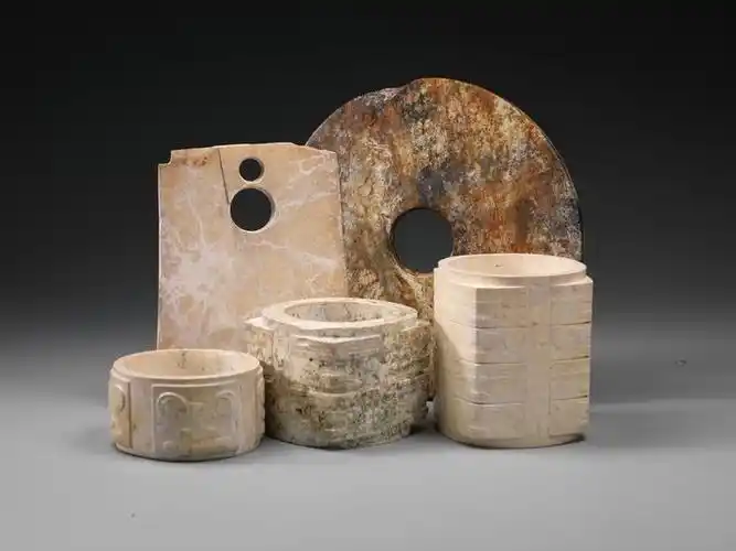 良渚文化玉器三大件:琮,璧,钺