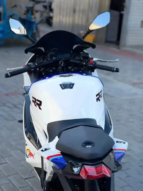 最新拿下国产宝马双r 23年10月份刚买的车 安全行驶了两百 - 抖音