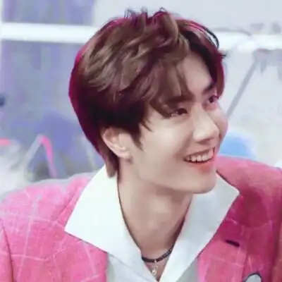 王一博 二传标明沈自喻拿图点赞 快关注我每天更新王一博头像!