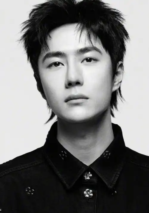 王一博 杂志大片中的蜕变