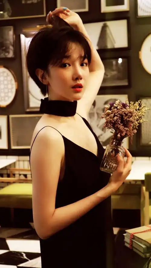 陈小纭翻包视频植入陈小纭直播带货陈小纭经纪人是