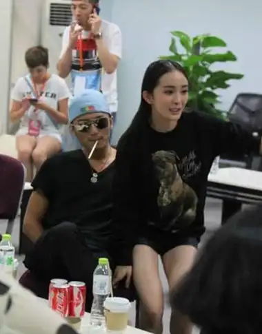 道锋味2》,跟偶像来了一次"亲密接触",谢霆锋更是愿意给杨幂当马骑