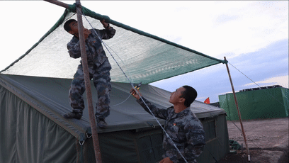 党员骨干打头阵,红色党徽熠光芒.