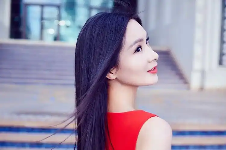 "不老女神"杨恭如红衣写真惊若仙子