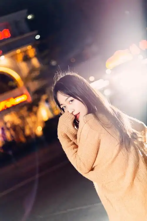 661评论:1点赞:12 tag:汉服,人像摄影 作品图片数目:16 发布日期:2019