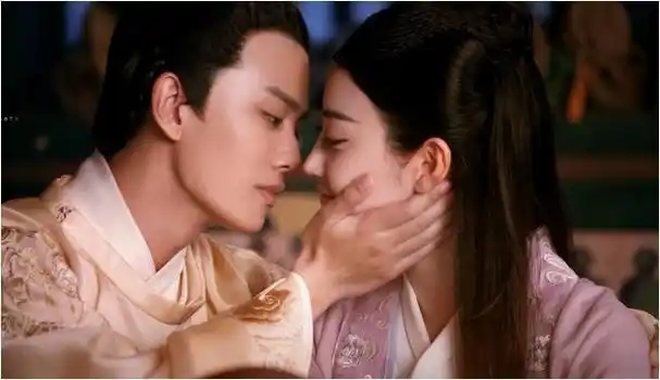 任嘉伦的妻子聂欢:丈夫的成名之路坎坷,在家做全职太太也幸福