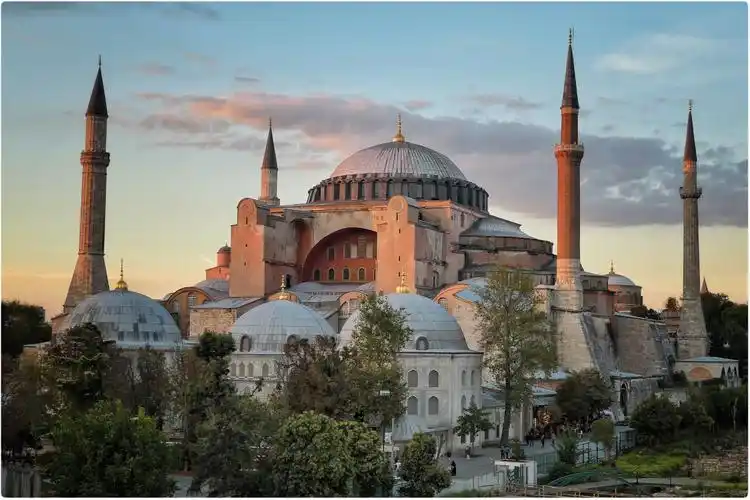 圣索菲亚大教堂,拜占庭艺术最杰出的代表!