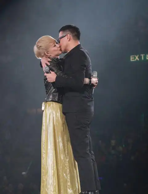 53岁陈慧娴近照与林忆莲从学校斗到乐坛和歌神的感情超越爱情