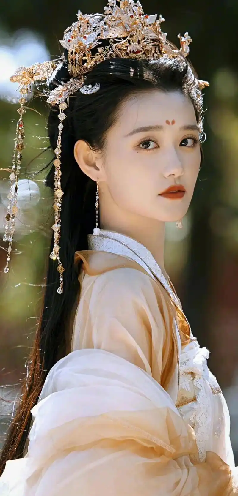 回眸一笑百媚生六宫粉黛无颜色