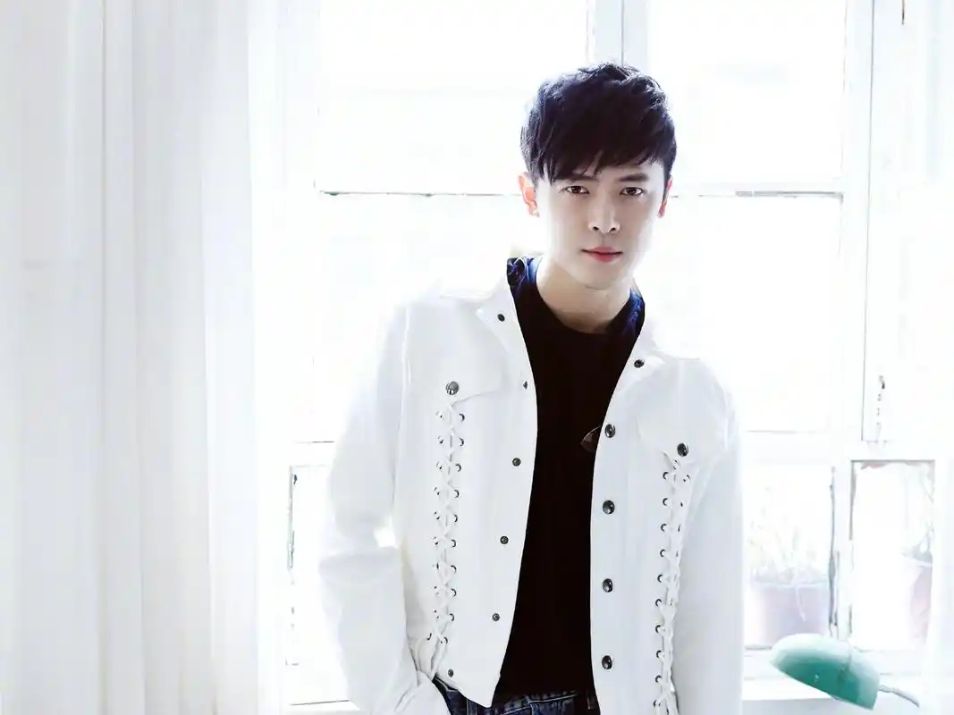 > 帅气明星付辛博时尚写真高清桌面壁纸(1600×1200)