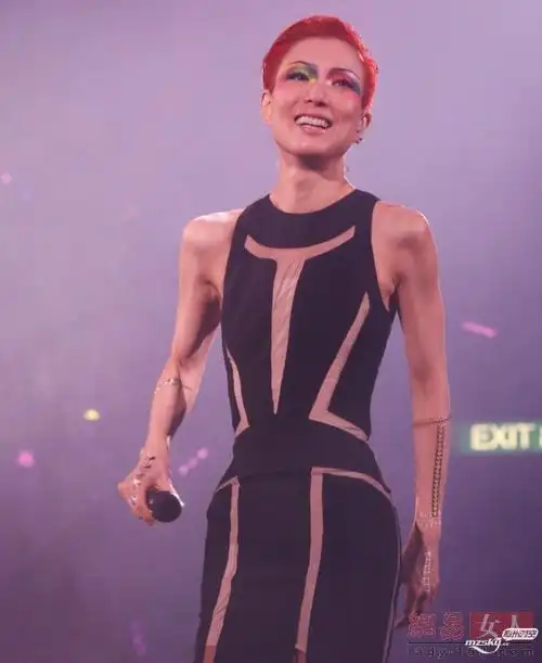 转帖:平胸大赛网络走红女生,胸真不是越大越好