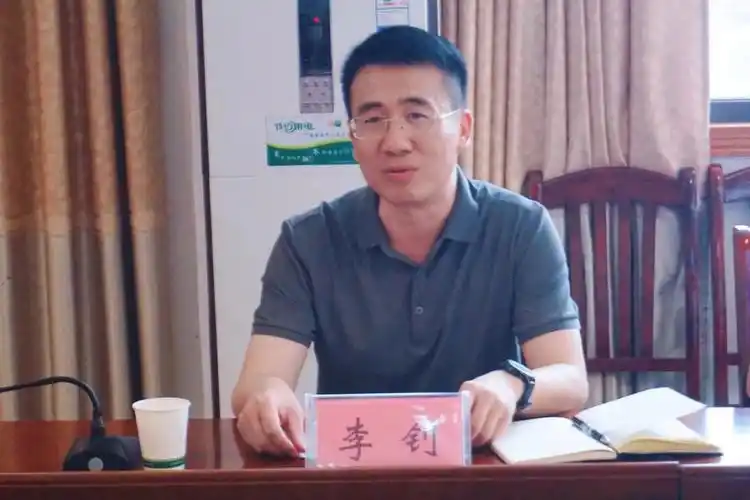 李钊到县卫生健康局开展调研