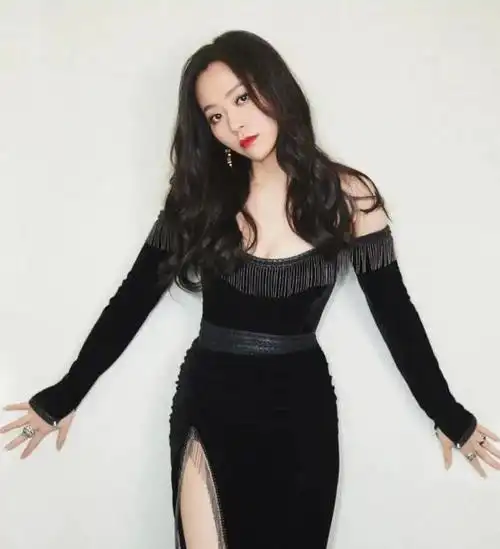 张靓颖深爱冯轲15年被骗走亿万身家离婚6年后二人天差地别