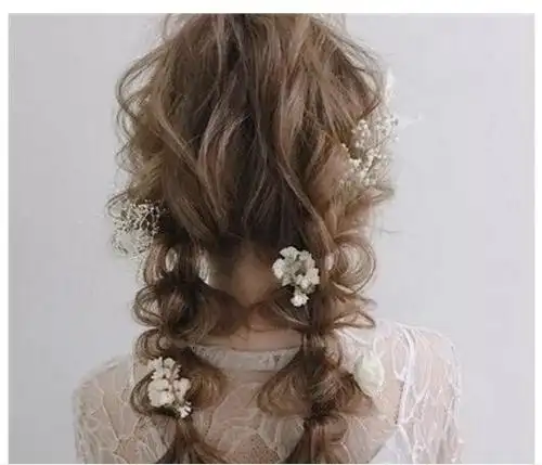 女生卷发辫子发型怎么扎好看