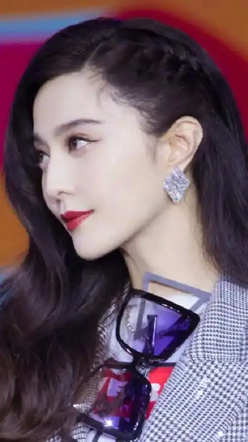 范冰冰,锥子脸的流行原因,她的美让无数亚洲人模仿.