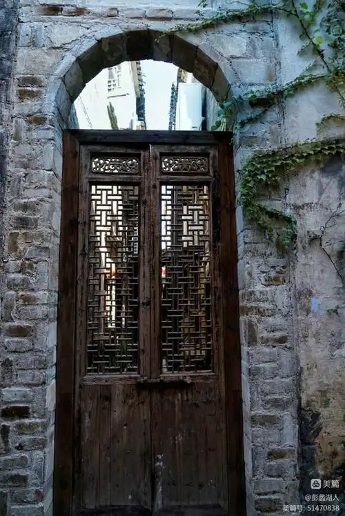 青砖小瓦马头墙