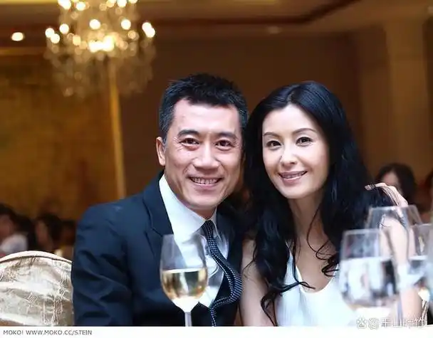 演员伍咏薇:21岁嫁52岁富商,婚后13天丈夫猝死,9年后再嫁豪门