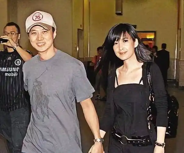 "玉女掌门人"周慧敏:祖孙三代的梦中情人,为爱退圈却屡遭背叛