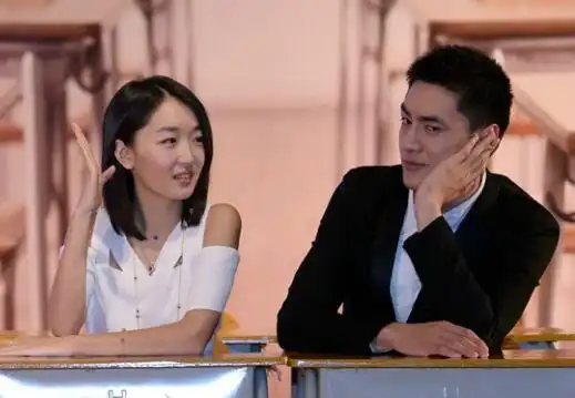 图周冬雨同桌的你图片忆青春林更新化身捣蛋男孩