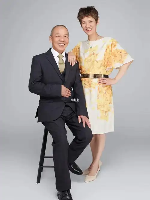 选了海马体普通店的全家福4人照,四宫格(4个不同姿势和站位),价格883