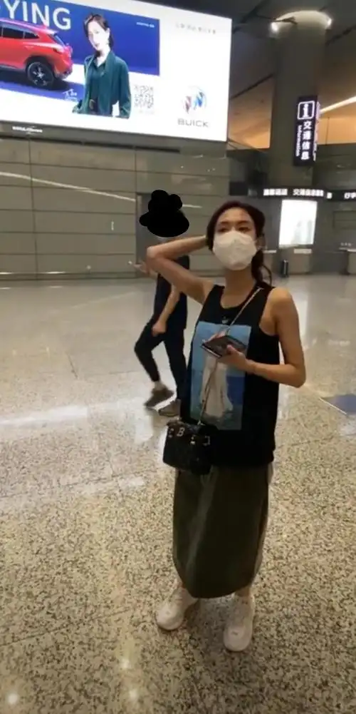 王霏霏挺能屈能伸的