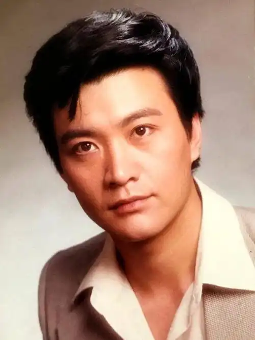 80年代男演员周里京妻子被杀后事业停滞沉寂多年后现状如何