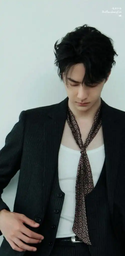 王一博好贵#yibo#王一博#西装绅士且好贵的小王子即视感 王一博向来